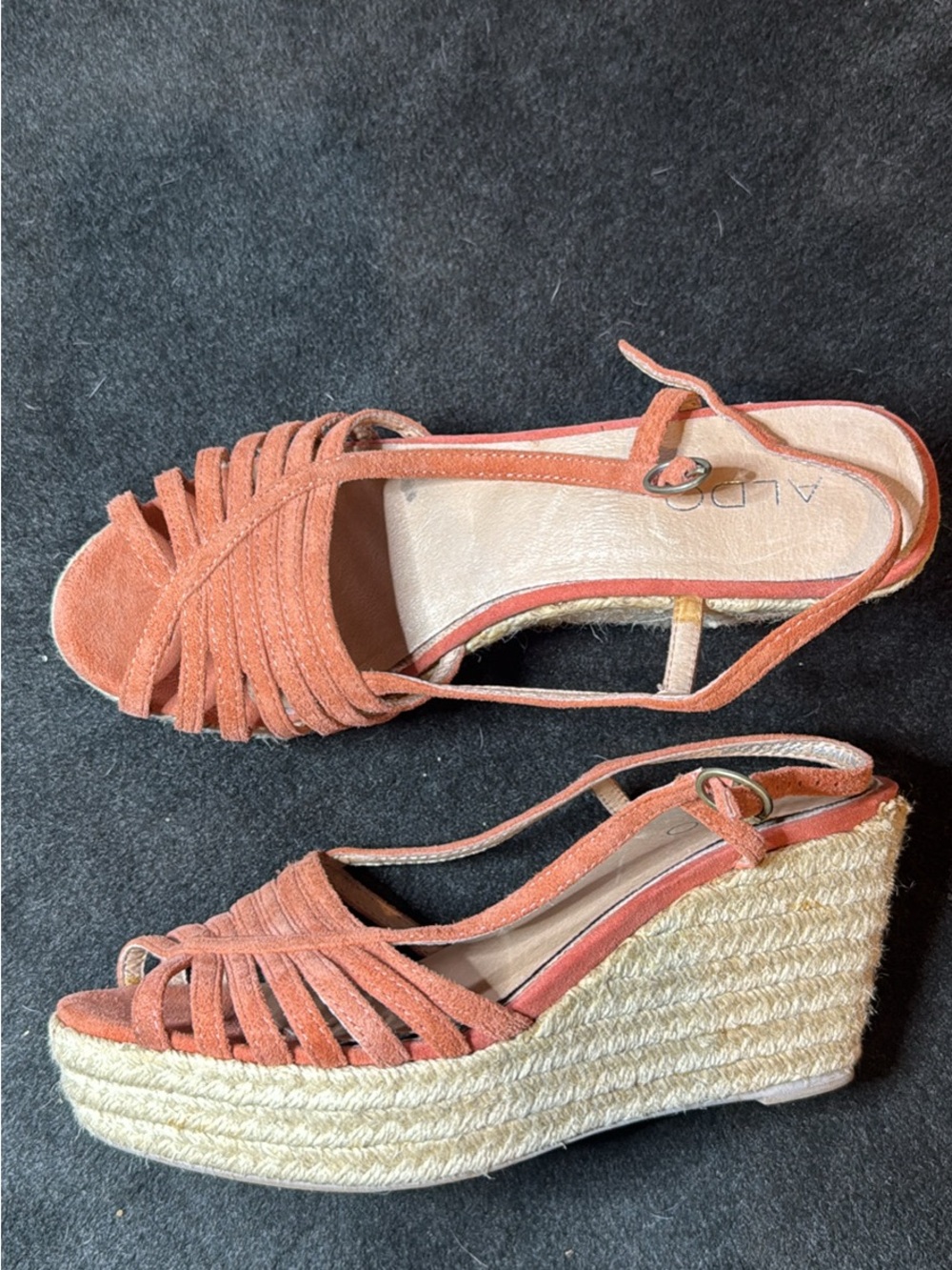 8 pairs of Shoes - Picture 5 of 7